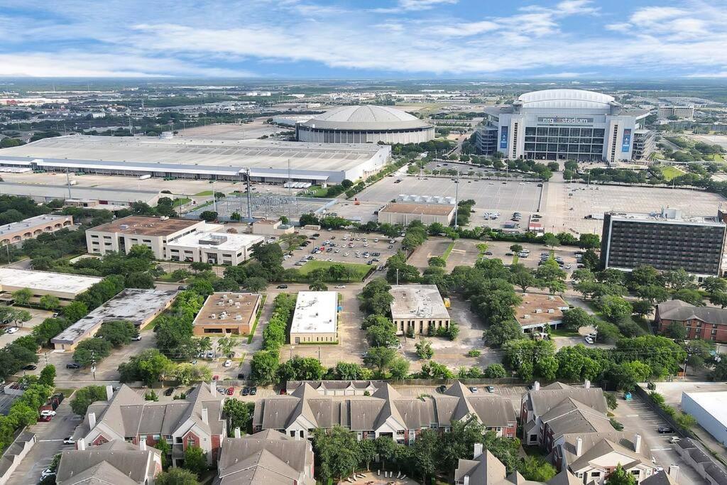 Beautiful Unit Near Med Center W/ Shopping Center Daire Houston Dış mekan fotoğraf