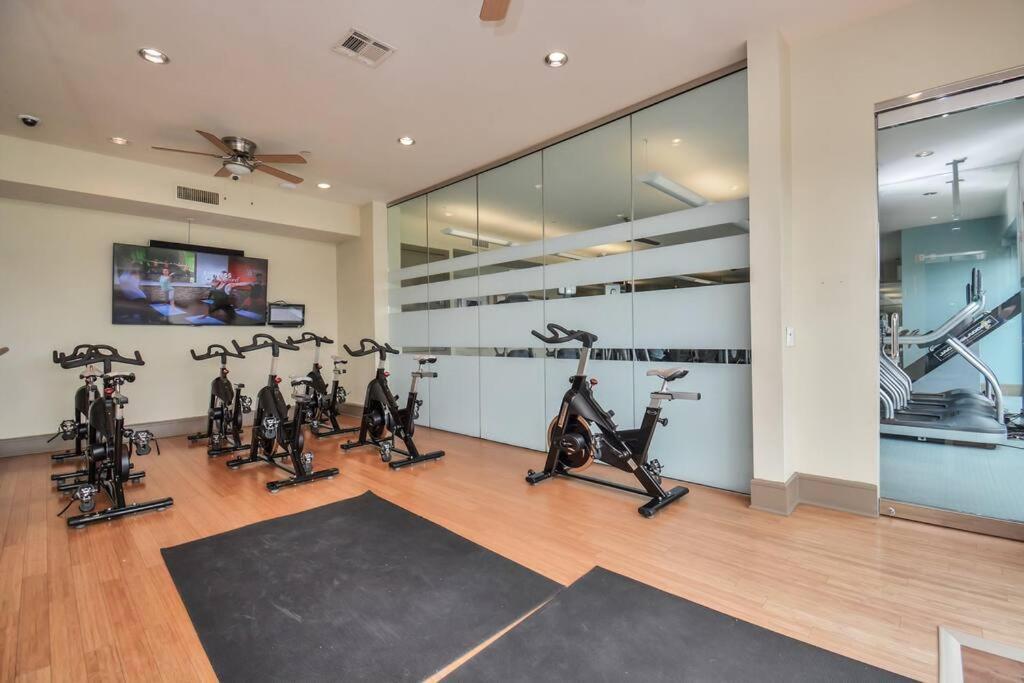 Beautiful Unit Near Med Center W/ Shopping Center Daire Houston Dış mekan fotoğraf