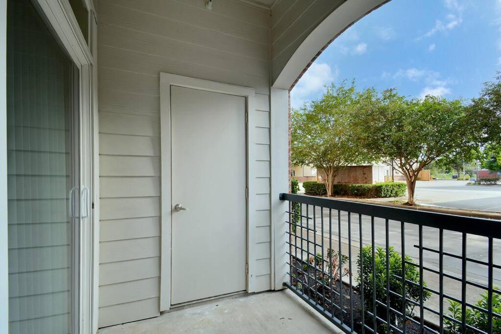 Beautiful Unit Near Med Center W/ Shopping Center Daire Houston Dış mekan fotoğraf